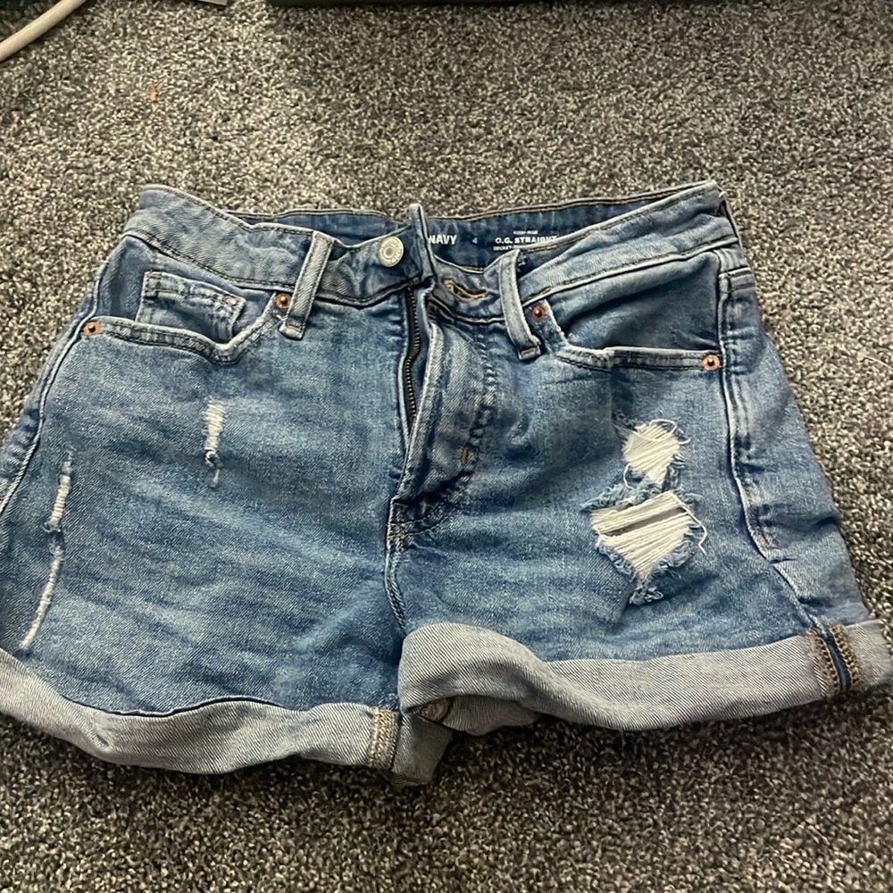 Old Navy women’s jean shorts. Size 4.
